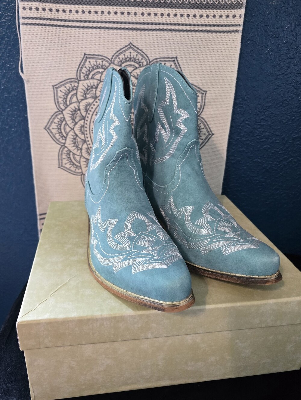Turquoise Ankle Boots Embroidered Sz 45 / 12.5-13 - Picture 8 of 8